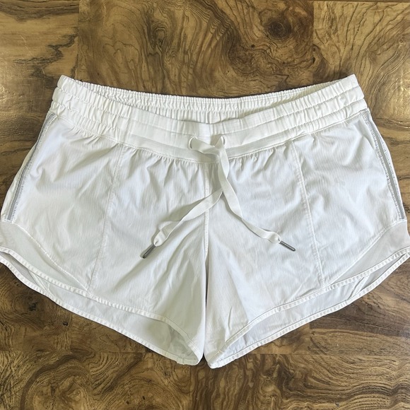lululemon athletica Pants - Lululemon Hotty Hot Short Size 6 White Reflective Detail